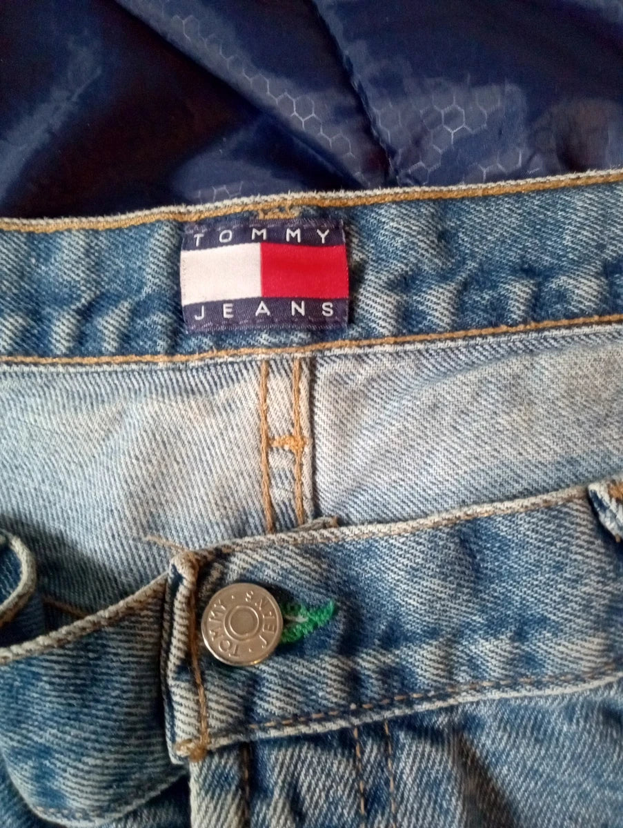 Tommy Hilfiger jeans men's 38/32 Tommy Jeans logo patch lighter wash loose fit 90's vintage Tommy Jeans
