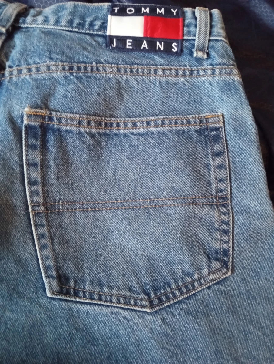 Tommy Hilfiger jeans men's 38/32 Tommy Jeans logo patch lighter wash loose fit 90's vintage Tommy Jeans