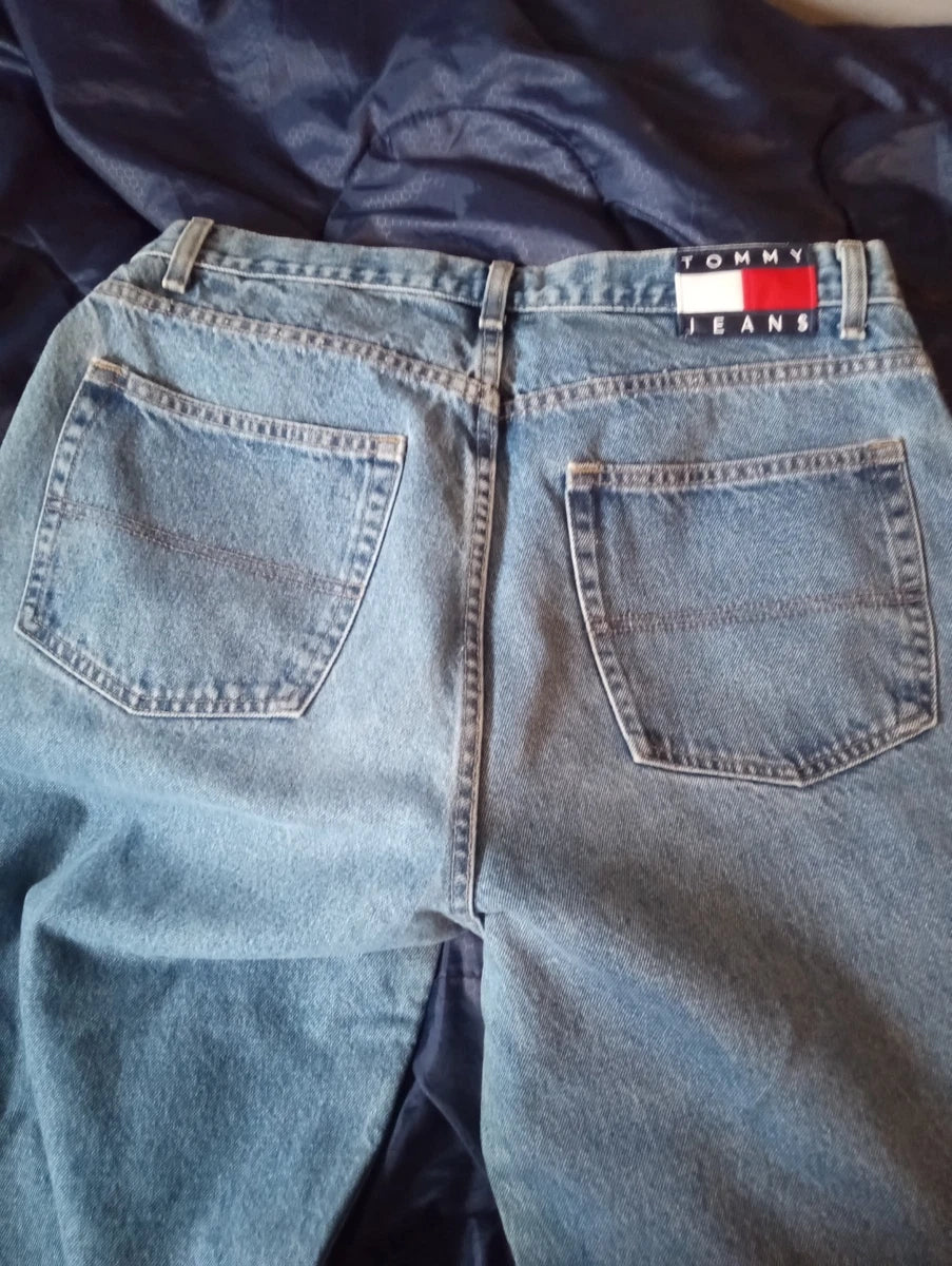 Tommy Hilfiger jeans men's 38/32 Tommy Jeans logo patch lighter wash loose fit 90's vintage Tommy Jeans