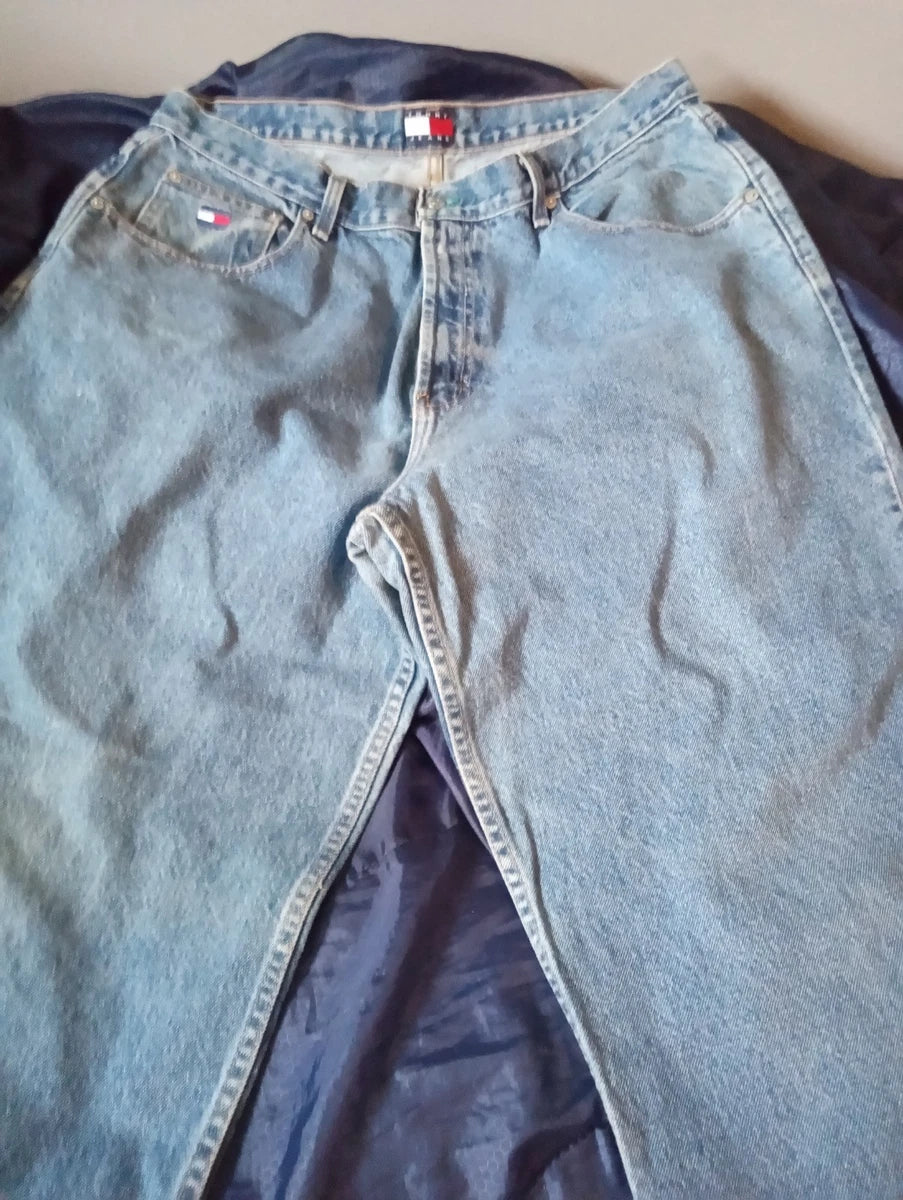 Tommy Hilfiger jeans men's 38/32 Tommy Jeans logo patch lighter wash loose fit 90's vintage Tommy Jeans